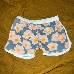 NEW!! Acacia HONEY boys shorts in new mahalo size small